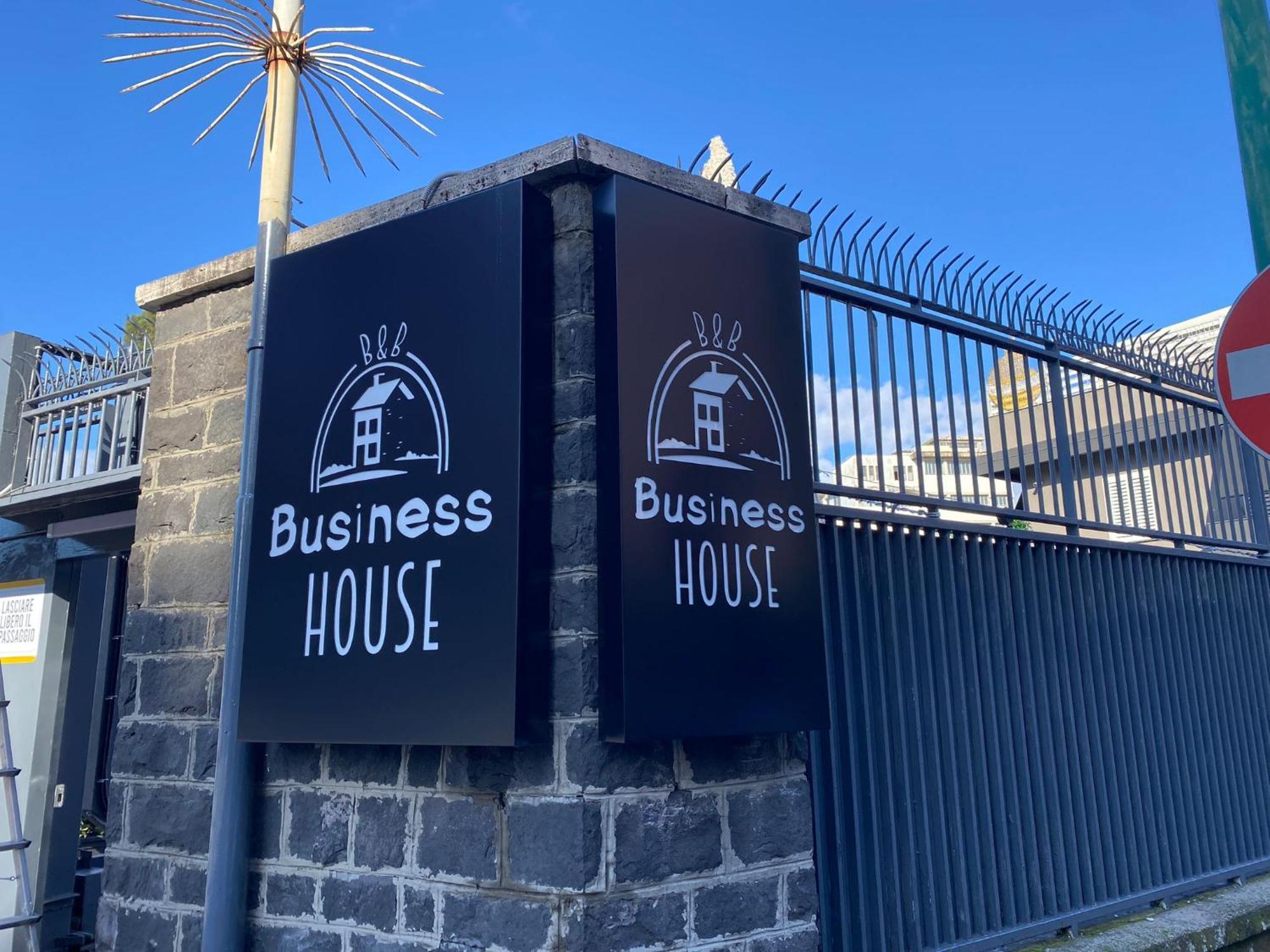 Business House * Naples