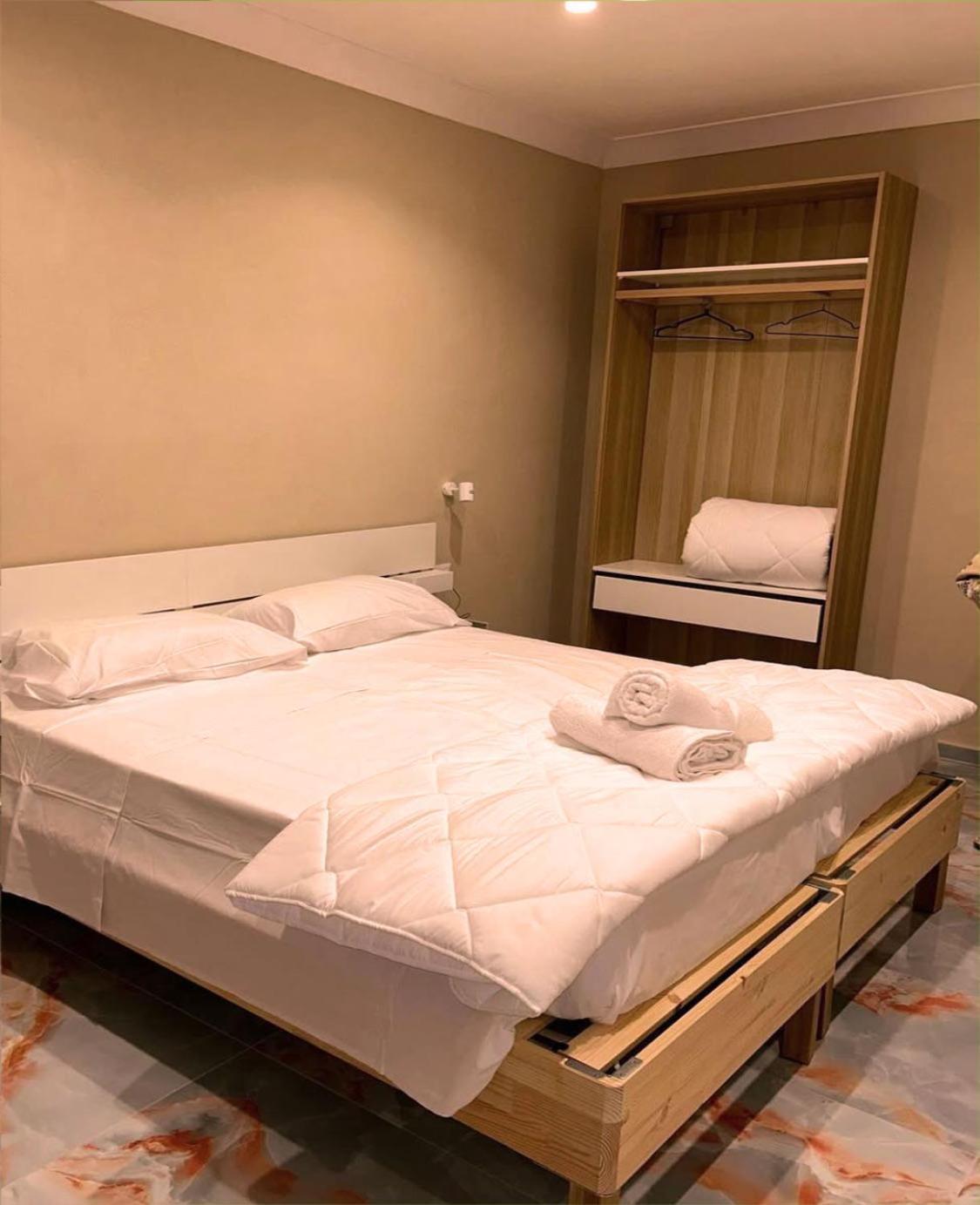 Business House Naples